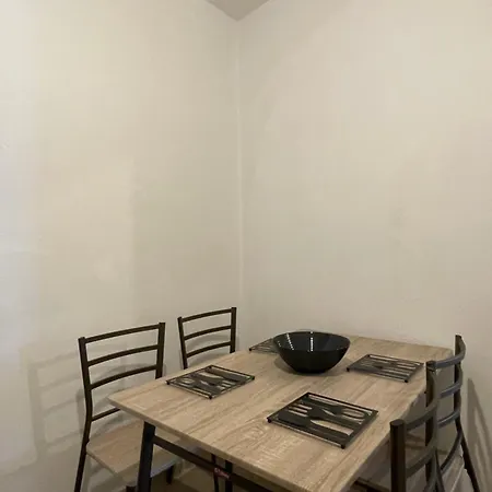 Mare Front Harbor Koróni